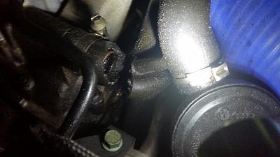 Broken, yet unidentifiable hose leading directly to the right side of the engine;-20150609_214522.jpg