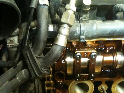 Removing fuel injector rail-hosesintheway.jpg